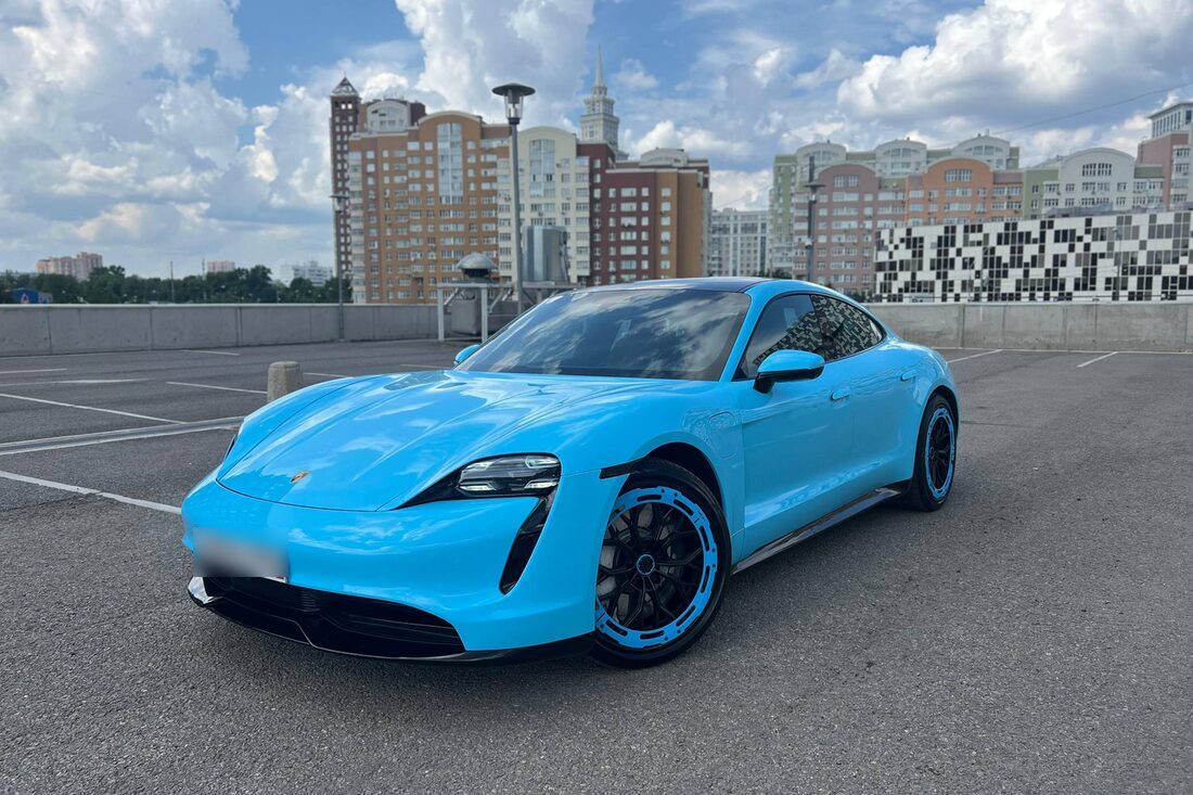 Porsche Taycan после оклейки плёнкой в студии КАРСОН